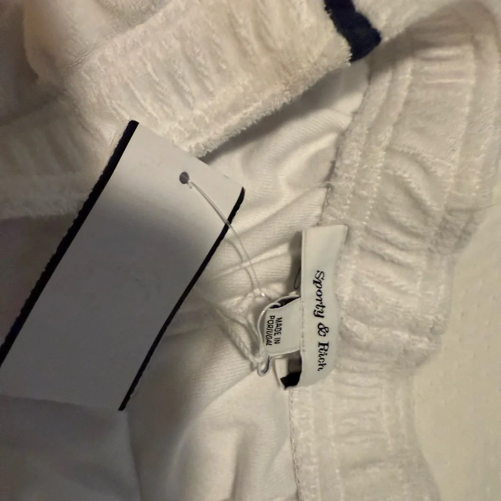 Sporty & Rich Serif Logo Terry Short - Picture 3 of 6